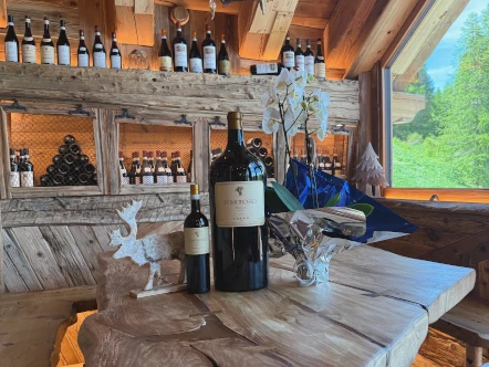 Dettaglio bottiglie di vino - Ristorante Grange Tachier