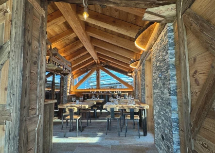 Sala interna con vista - Ristorante Grange Tachier