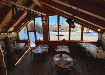 Sala interna con vista - Ristorante Grange Tachier