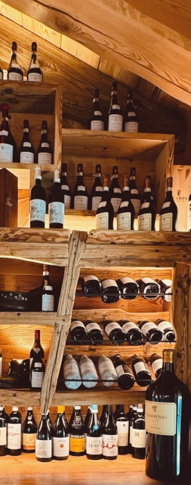 Particolari Interno Ristorante Grange Tachier - Espositore vini